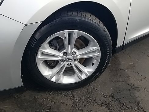 Used 2018 Ford Taurus SEL image 42