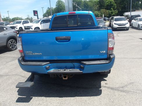 Used 2011 Toyota Tacoma 4x4 Access Cab V6 w/ TRD Sport Pkg image 6