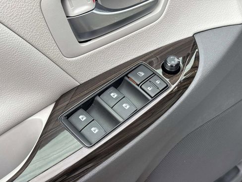 Used 2019 Toyota Sienna XLE w/ XLE Navigation Package image 22