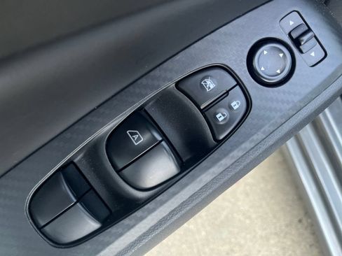 Used 2024 Nissan Altima 2.5 SV FWD image 13
