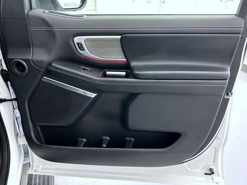 Used 2025 Ford Expedition Max Platinum AWD/4WD image 17