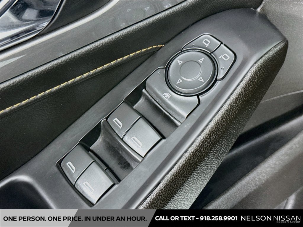 Used 2021 Chevrolet Traverse LS w/ LPO, Blackout Package FWD image 17