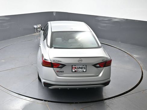 Used 2024 Nissan Altima 2.5 SV FWD image 46