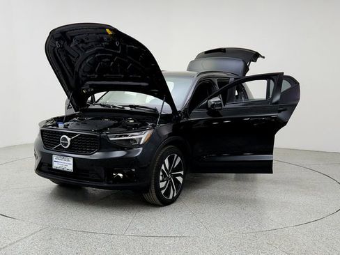 New 2026 Volvo XC40 B5 Ultra w/ Climate Package image 9