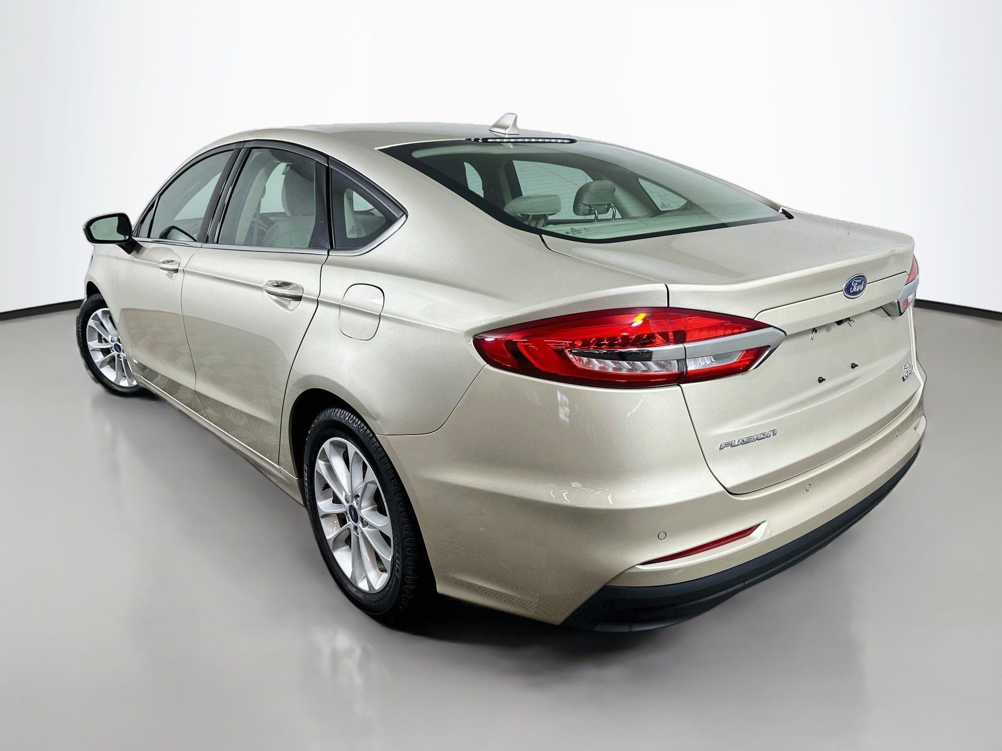 Used 2019 Ford Fusion SE FWD image 5