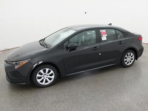 Used 2026 Toyota Corolla LE FWD image 5