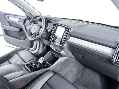 Certified 2024 Volvo XC40 B5 Plus w/ Protection Package Premier AWD/4WD image 24