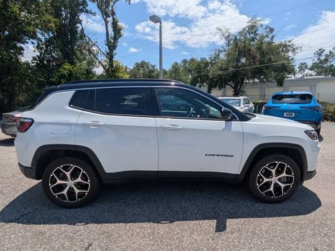Used 2024 Jeep Compass Limited AWD/4WD image 3