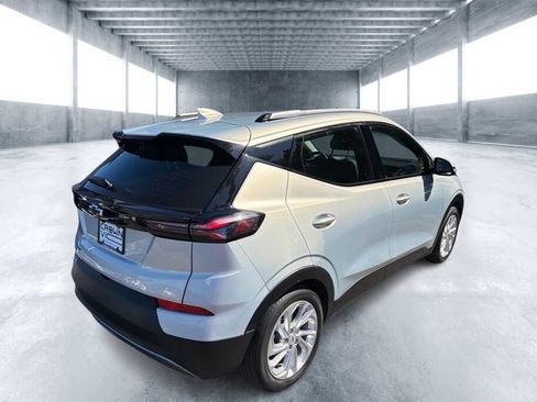 Used 2023 Chevrolet Bolt EUV LT w/ Driver Confidence Package FWD image 4