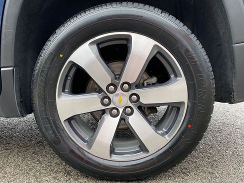 Used 2022 Chevrolet Traverse LT w/ LT Premium Package image 10