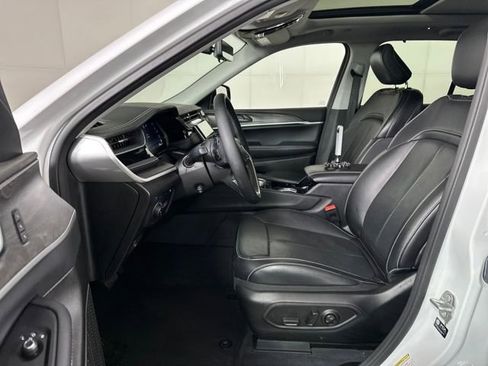 Used 2023 Jeep Grand Cherokee 4WD 4xe w/ Luxury Tech Group II image 11