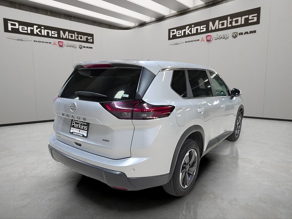 Used 2025 Nissan Rogue SV AWD/4WD image 5