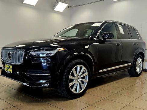 Used 2017 Volvo XC90 T6 Inscription w/ Vision Package image 2