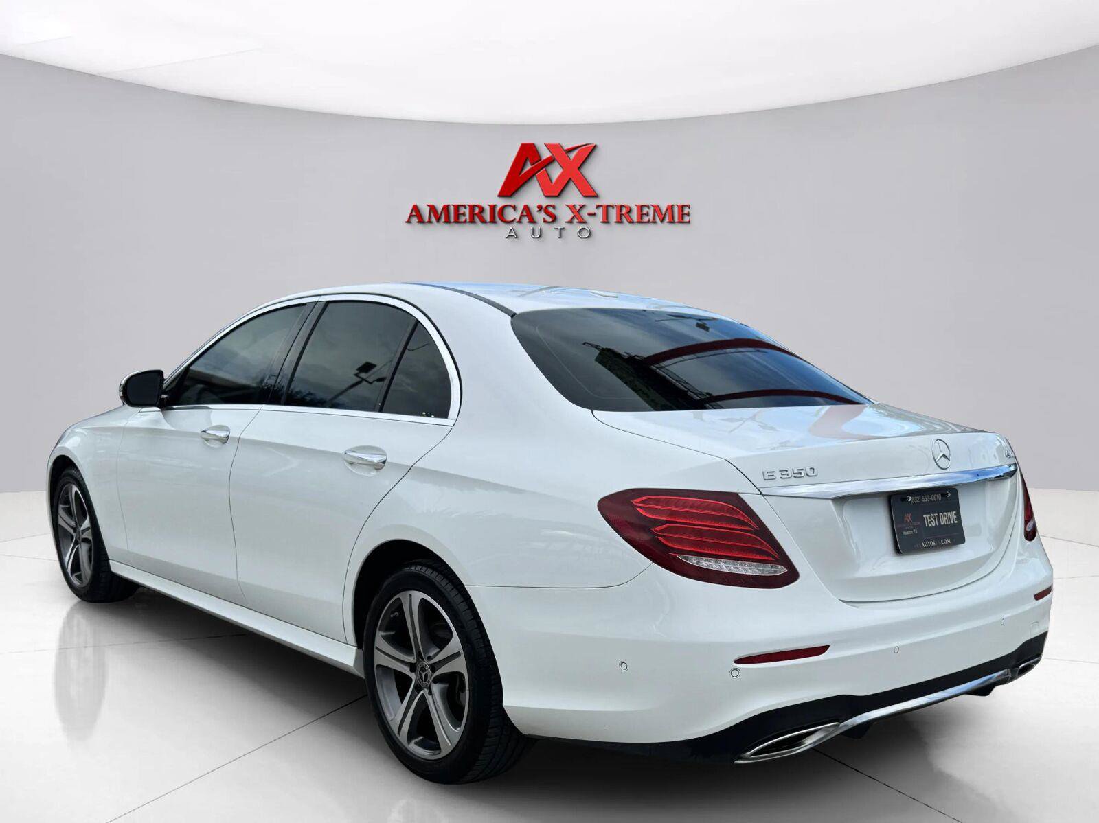 Used 2020 Mercedes-Benz E 350 4MATIC Sedan image 4