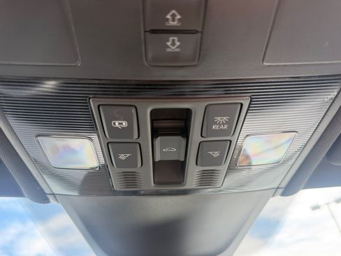 Used 2024 Volkswagen Tiguan SEL R-Line w/ MDO Package, Two-Row AWD/4WD image 17