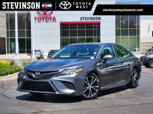 Used 2018 Toyota Camry SE w/ Moonroof Package FWD image 1