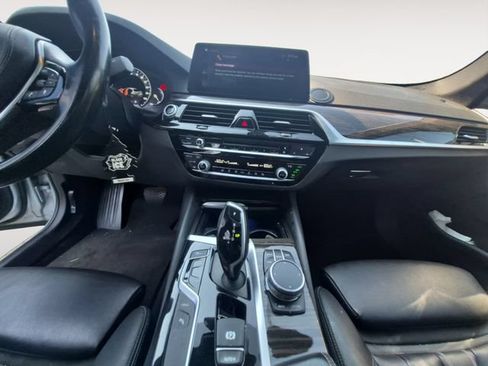 Used 2018 BMW 530e w/ Premium Package RWD image 11