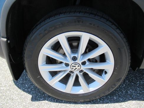 Used 2017 Volkswagen Tiguan Limited w/ Premium Package FWD image 8