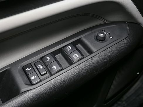 Used 2023 Jeep Compass Limited image 35