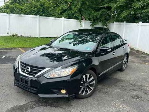Used 2016 Nissan Altima 2.5 SL w/ 2.5 Technology Package FWD image 3
