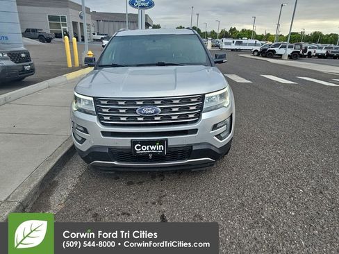 Used 2016 Ford Explorer XLT w/ Equipment Group 202A AWD/4WD image 6
