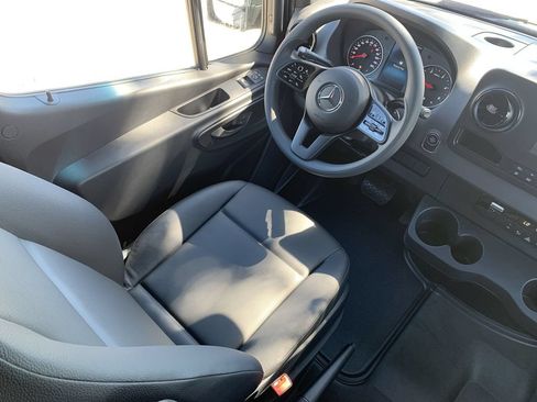 Used 2023 Mercedes-Benz Sprinter 2500 image 13