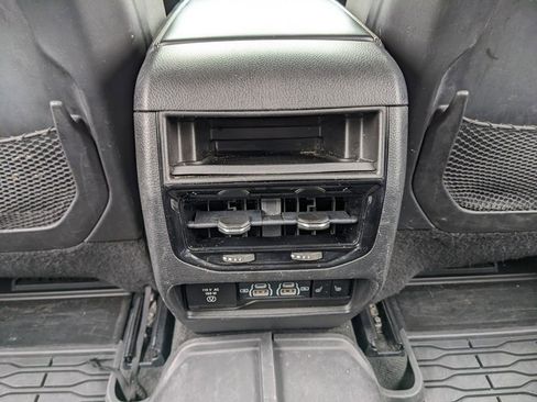 Used 2022 Jeep Grand Cherokee Limited image 41