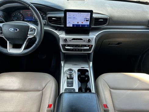 Used 2021 Ford Explorer XLT w/ Equipment Group 202A RWD image 15