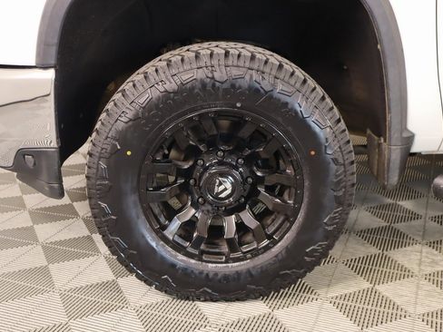 Used 2020 Chevrolet Silverado 2500 LTZ w/ LTZ Texas Edition image 17