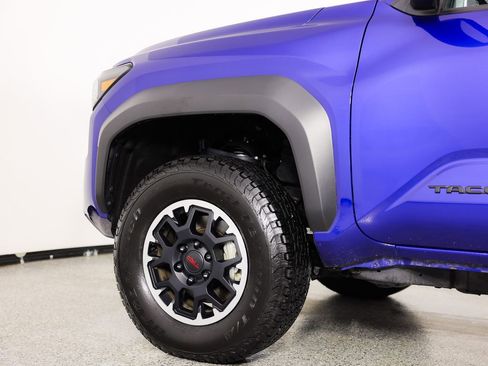 Used 2024 Toyota Tacoma TRD Off-Road image 6