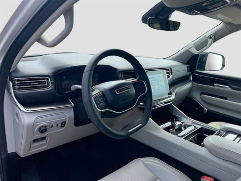 Used 2023 Jeep Wagoneer 4WD w/ Premium Group I image 9