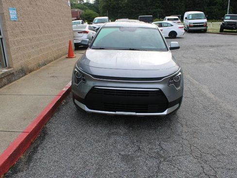 Used 2023 Kia Niro LX FWD image 2