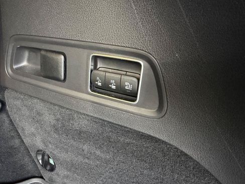 Used 2025 Mercedes-Benz GLS 450 4MATIC image 37