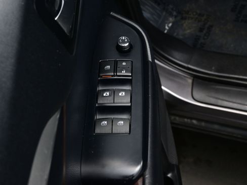 Used 2019 Toyota Highlander XLE image 10