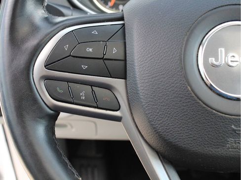 Used 2019 Jeep Cherokee Limited AWD/4WD image 16
