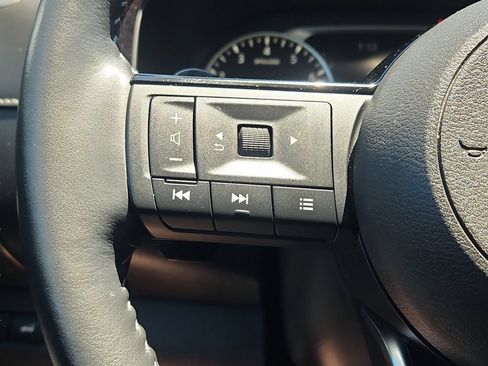 Used 2023 Nissan Pathfinder SL FWD image 25