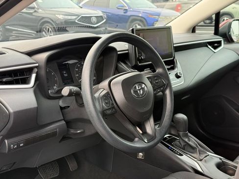 Used 2025 Toyota Corolla LE FWD image 17