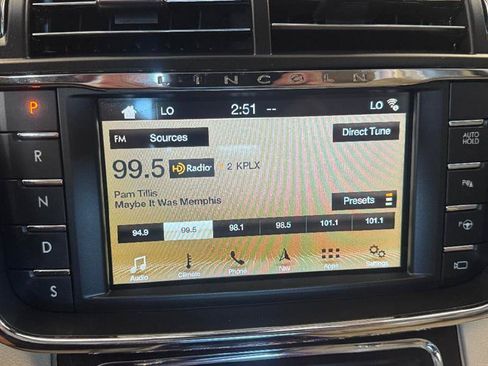 Used 2017 Lincoln Continental Reserve w/ Technology Package FWD image 15