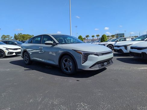 New 2026 Kia K4 LXS image 2