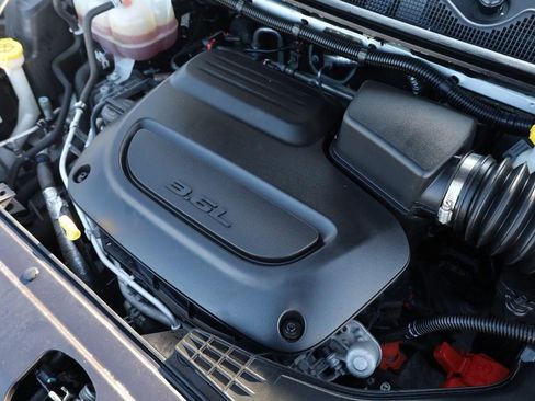 Used 2024 Chrysler Pacifica Touring-L FWD image 30