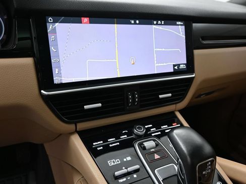Used 2019 Porsche Cayenne AWD/4WD image 25
