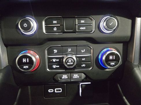 Used 2023 GMC Yukon XL SLE image 25