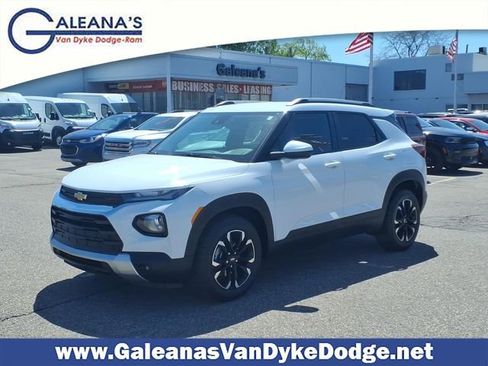 Used 2022 Chevrolet TrailBlazer LT w/ Convenience Package FWD image 1