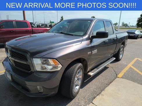 Used 2017 RAM 1500 Express AWD/4WD image 3