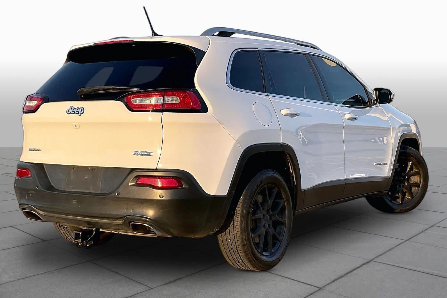 Used 2015 Jeep Cherokee Latitude FWD image 14