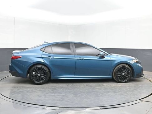 Used 2025 Toyota Camry SE w/ Convenience Package FWD image 11