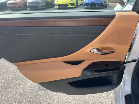 Used 2025 Lexus ES 350 w/ Premium Package image 28