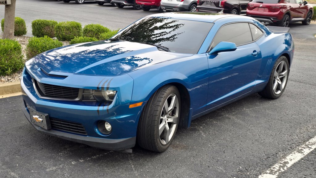Used 2010 Chevrolet Camaro SS RWD image 4