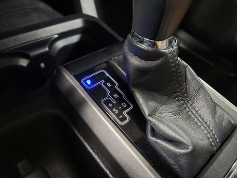 Used 2016 Toyota Tacoma Limited w/ Towing Package image 16