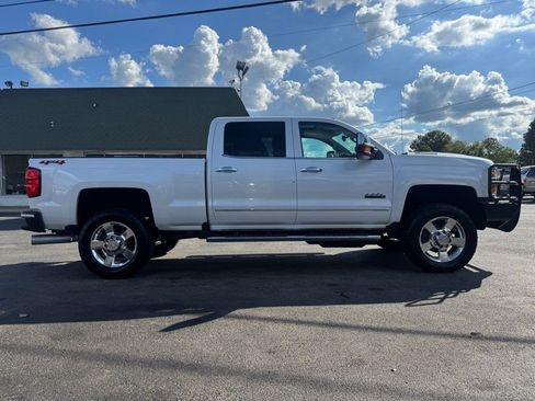Used 2019 Chevrolet Silverado 2500 High Country w/ Duramax Plus Package image 4